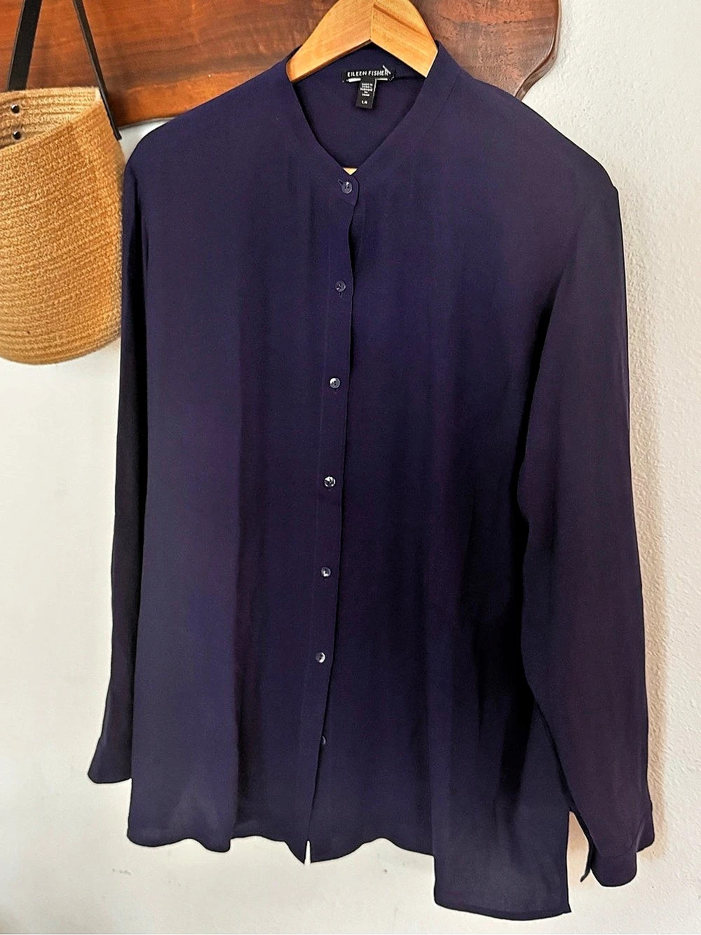 Eileen Fisher Mandarin Collar 100% Silk Blouse L
Deep blue/ indigo /